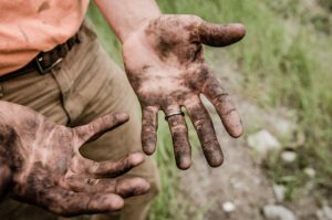 Kaufman & Stigger, PLLC | What is Negligent Hiring of an Employee in Kentucky? - negligent-hiring-dirty-hands