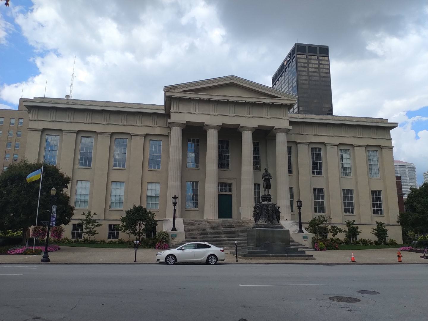 Kaufman & Stigger, PLLC | Hit and Run on Crums Lane Sends Man to Hospital - Louisville-courthouse