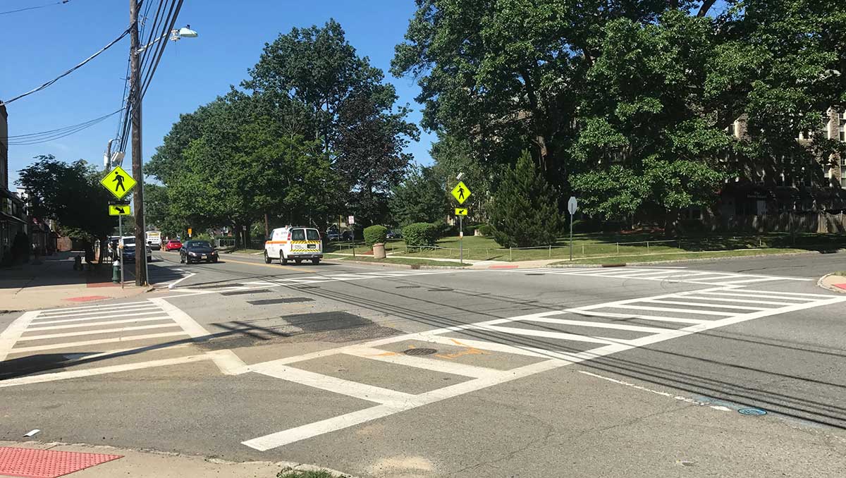 Kaufman & Stigger, PLLC | Lexington Pedestrian Accident Lawyer: Kentucky Pedestrian Traffic Laws - pedestrian-crosswalk-lexington-ky