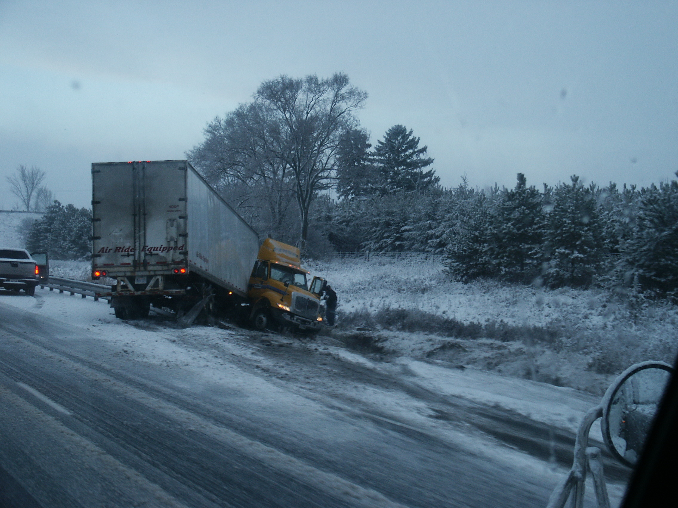 Kaufman & Stigger, PLLC | Lexington Jackknife Truck Accident Lawyer Kaufman & Stigger, PLLC | Lexington Jackknife Truck Accident Lawyer - Accident,On,Winter,Day